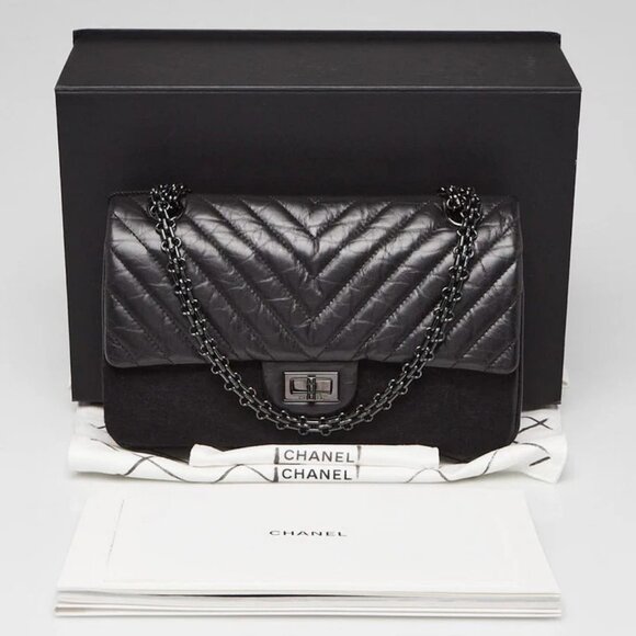 Chanel Black 2.55 Reissue Chevron Quilted Calfskin Leather So Black - Picture 2 of 12